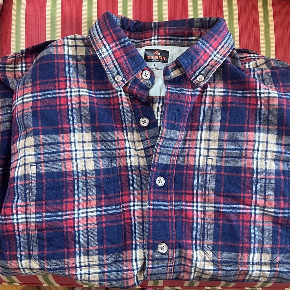 Ridgecut Men's Casual Plaid Shirt - Red, Blue, and Cream Excellent condition